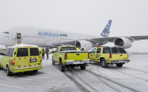 Χάος με τις πτήσεις στο αεροδρόμιο του Βανκούβερ λόγω χιονιά και ομίχλης (βίντεο)