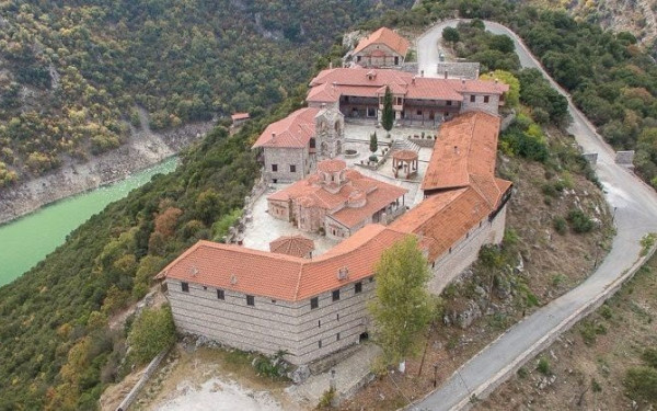 Κοζάνη: Η ιερά μονή της Ζάβορδας απαγορεύει στους καβαλάρηδες της Αιανής να μεταφέρουν φέτος τα λείψανα του Αγίου Νικάνορα!