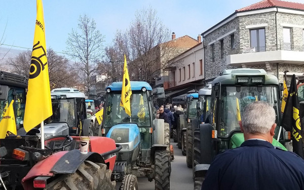 Λάρισα: Στους δρόμους με τα τρακτέρ τους οι αγρότες - Μαζικό συλλαλητήριο (φωτ.)