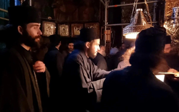 Ξημερώνει Χριστούγεννα στο Αγιον Ορος (φωτογραφίες)