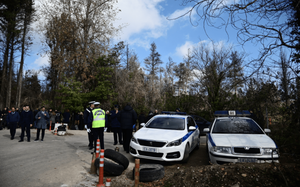 Πλήθος κόσμου στο Τατόι για την ταφή του τεως βασιλιά Κωνσταντίνου (φωτ.)