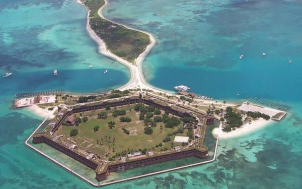 ΗΠΑ: Κλείνει το εθνικό πάρκο στη Φλόριντα - Χιλιάδες μετανάστες από την Κούβα φτάνουν στη περιοχή με βάρκες 