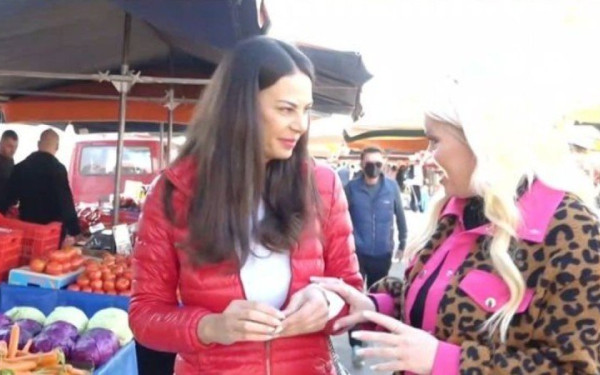 Εύη Βατίδου: Επισκέφθηκε πρώτη φορά λαϊκή αγορά και πήγε να πληρώσει με κάρτα (βίντεο)