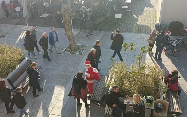 Καλαμαριά: Με ψώνια, βόλτες και κάλαντα η τελευταία μέρα του 2022 (βίντεο, φωτ.)