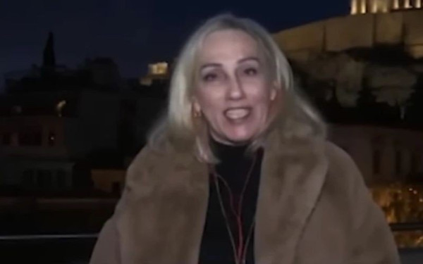  «Έξω φρενών» δημοσιογράφος της ΕΡΤ γιατί την «έκοψαν»: «Μια στιγμή να πω όλο το ρεπορτάζ» (βίντεο)
