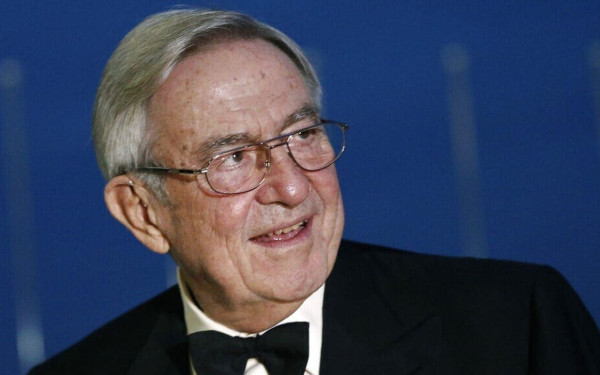 Δείπνο στους υψηλούς προσκεκλημένους παραθέτει η οικογένεια του τέως βασιλιά