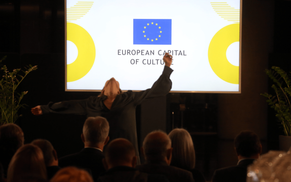 Η Ελευσίνα, η Τιμισοάρα και η Βεσπρέμ παρέλαβαν τη σκυτάλη της Πολιτιστικής Πρωτεύουσας της Ευρώπης για το 2023 (φωτ.)