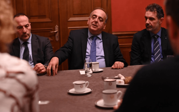 Ν. Ανδρουλάκης: Συναντήθηκε με την ελληνική κοινότητα της Κωνσταντινούπολης στο Σισμανόγλειο Μέγαρο (φωτ.)