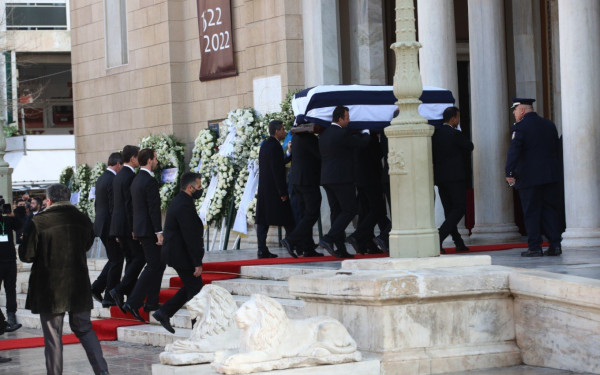 Ενταφιάστηκε στο Τατόι ο τέως βασιλιάς Κωνσταντίνος - Δείτε βίντεο