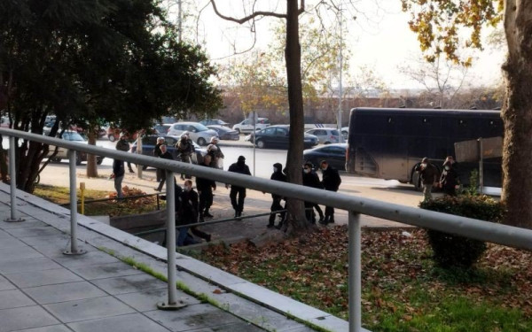 Από την πίσω πόρτα στα δικαστήρια οι 21 συλληφθέντες στην ανακατάληψη της Terra Incognita (βίντεο)