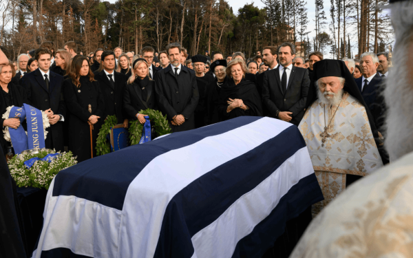 Ολοκληρώθηκε ο βίος του έκπτωτου βασιλιά Κωνσταντίνου (βίντεο & φωτ.)