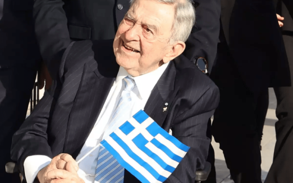 Αυξάνονται οι υπουργοί και βουλευτές της ΝΔ που θα παραστούν στην κηδεία του έκπτωτου βασιλιά Κωνσταντίνου