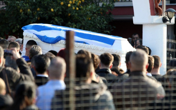 Σε κλίμα οδύνης το τελευταίο «αντίο» στον 16χρονο πυγμάχο Βασίλη Τόπαλο (βίντεο)