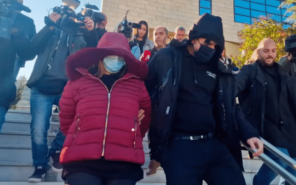 Βέροια: «Μου λένε όλοι ψέματα, το παιδί μου ζει - Δεν ήθελα να το σκοτώσω, ήλπιζα ότι κάποιος θα το σώσει» λέει τώρα η 29χρονη 