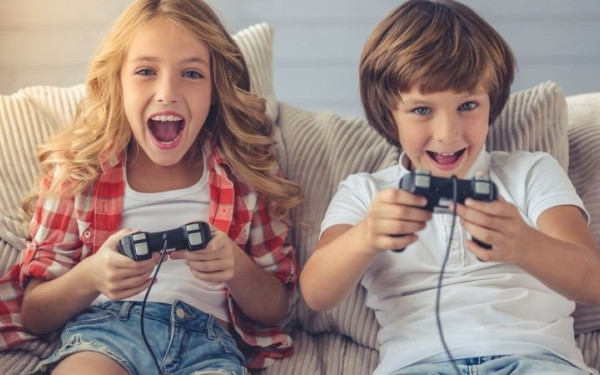 Τι να κάνετε αν τα παιδιά σας περνούν πολλή ώρα παίζοντας ηλεκτρονικά παιχνίδια