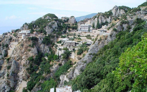 Άγιο Όρος: Εκοιμήθη ο Γέροντας Ακάκιος της ιεράς Αδελφότητος των Δανιηλαίων