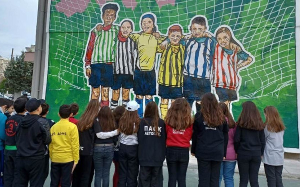 Ρίγη συγκίνησης: Μαθητές τραγουδούν για τον Άλκη - Δείτε το βίντεο