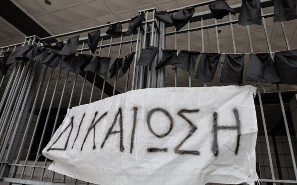 Δίκη για την τραγωδία στο Μάτι: «Κολυμπούσα με τη σορό του πατέρα μου» - Συνεχίζονται οι καταθέσεις 