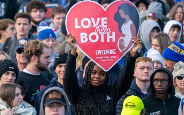 ΗΠΑ: Οι αντίπαλοι του δικαιώματος στην άμβλωση πραγματοποίησαν πορεία στην Ουάσινγκτον