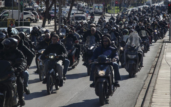 Δείτε εικόνες από τη μηχανοκίνητη πορεία διαμαρτυρίας των φιλάθλων του Άρη