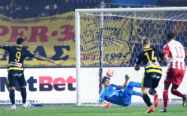 Κύπελλο: Ο τερματοφύλακας Τζολάκης απέκλεισε μόνος του τον Άρη (βίντεο)