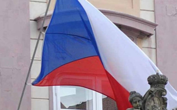 AP: Η Γαλλία σε αχορτογράφητα νερά μετά τη νίκη Μελανσόν