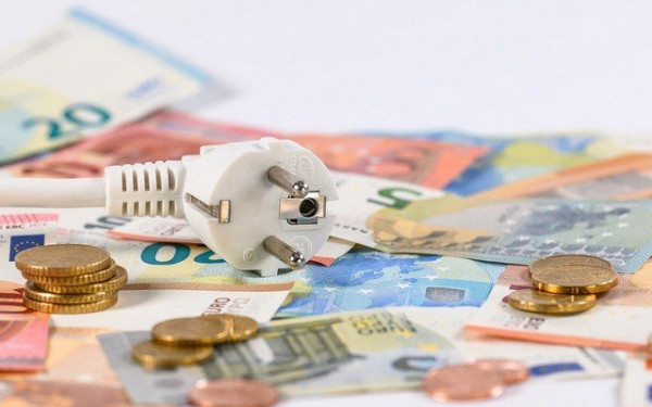 Το αέριο πέφτει, τα μέτρα στήριξης σηκώνονται