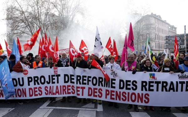 Γαλλία: Μετωπική για τις αλλαγές στο συνταξιοδοτικό