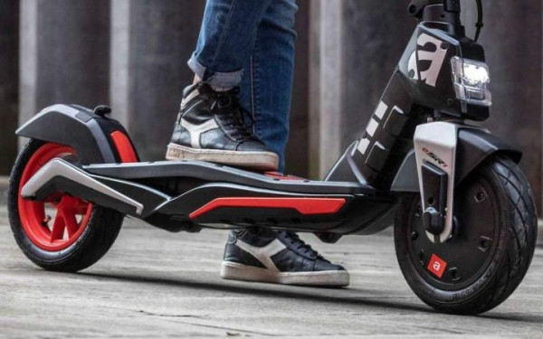 Χαλκίδα: Συνελήφθησαν δύο ανήλικοι για παράσυρση γυναίκας με ηλεκτρικό πατίνι