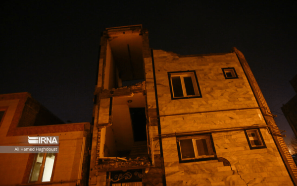 Θρήνος και αγωνία στο Ιράν μετά τον σεισμό των 5,9 Ρίχτερ: Τουλάχιστον 3 νεκροί και 816 τραυματίες (βίντεο)