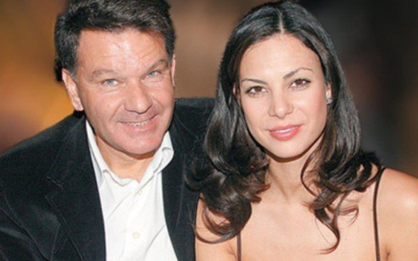 Ο Αλέξης Κούγιας έριξε επίσημη «χυλόπιτα» στην Εύη Βατίδου (βίντεο)