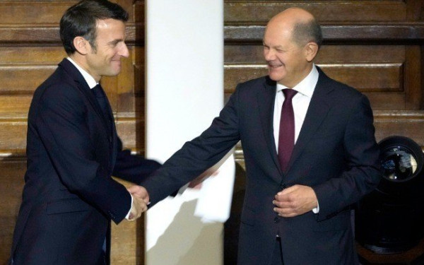 Financial Times: Η κόντρα Μακρόν με Σολτς για τα 150 δισ. ευρώ και το «παρών» του Ερντογάν