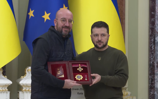 Ο πρόεδρος του Ευρωπαϊκού Συμβουλίου πιέζει τη Δύση να παραδώσει άρματα μάχης στην Ουκρανία (βίντεο)