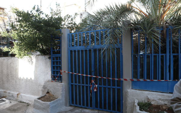 Νέα γυναικοκτονία: Έπνιξε τη γυναίκα του και πήρε τηλέφωνο στην αστυνομία (βίντεο)