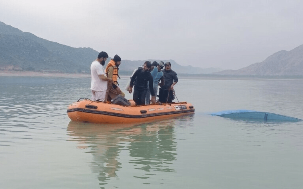 Τραγωδία στο Πακιστάν: Ανατράπηκε βάρκα με παιδιά σε λίμνη - 10 κατέληξαν νεκρά (βίντεο)