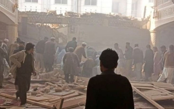 Πακιστάν: Έκρηξη σε τζαμί στην Πεσαβάρ - Τουλάχιστον 90 τραυματίες (βίντεο)