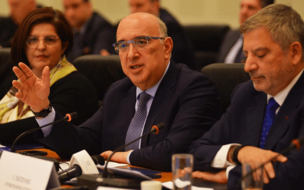 ΣΥΡΙΖΑ: Ο υφυπουργός Παπαδόπουλος διασύρθηκε σε απευθείας μετάδοση για τη δήθεν τηλεδιοίκηση στη Λάρισα (βίντεο)