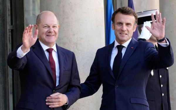 Μακρόν και Σολτς επιχειρούν να πείσουν για τη συνοχή Γαλλίας-Γερμανίας