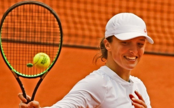 Ίγκα Σφιόντεκ: Η νέα «βασίλισσα» του τένις από την Πολωνία έβλεπε το άθλημα μέχρι τα 16 της ως διασκέδαση (βίντεο)