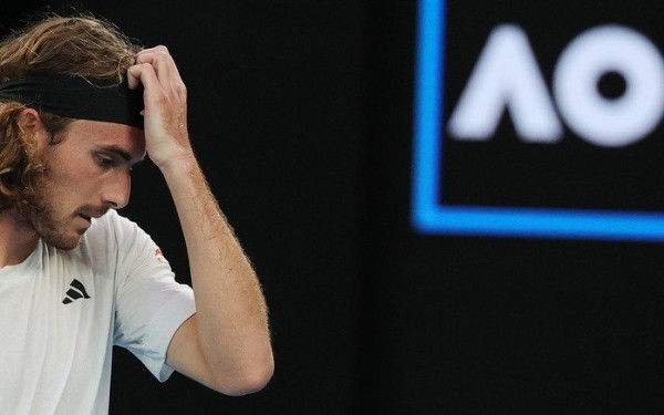 Τένις: Ο ανίκητος Τζόκοβιτς λύγισε ξανά τον Τσιτσιπά και κατέκτησε τον δέκατο τίτλο στο Αυστραλιανό Όπεν (βίντεο)