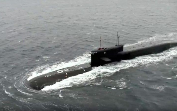 Το νεότερο ρωσικό πυρηνικό υποβρύχιο πλέει προς προσωρινή βάση στην Αρκτική