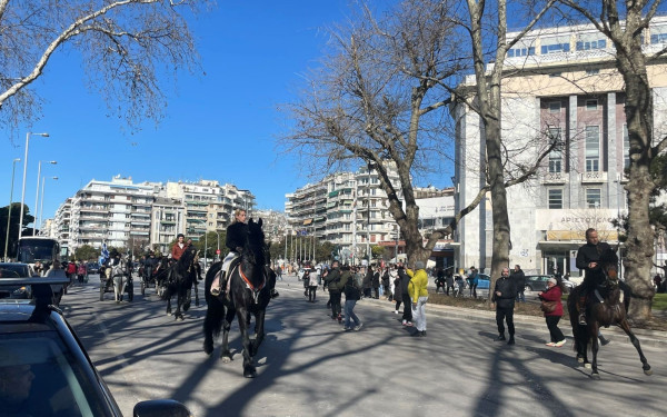 Άλογα βγήκαν στους δρόμους της Θεσσαλονίκης