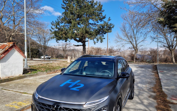 Κοζάνη: Αυτοκίνητο υδρογόνου κυκλοφόρησε για πρώτη φορά στους ελληνικούς δρόμους