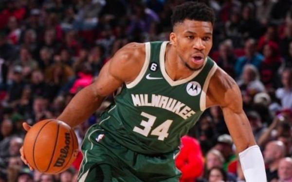 ΝΒΑ: Μία χαλαρή μέρα στη δουλειά για τον Αντετοκούνμπο (βίντεο)