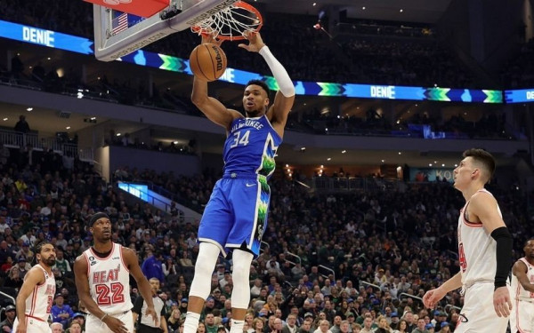 ΝΒΑ: Ο Αντετοκούνμπο «έγραψε» το 32ο triple-double στην καριέρα του (βίντεο)