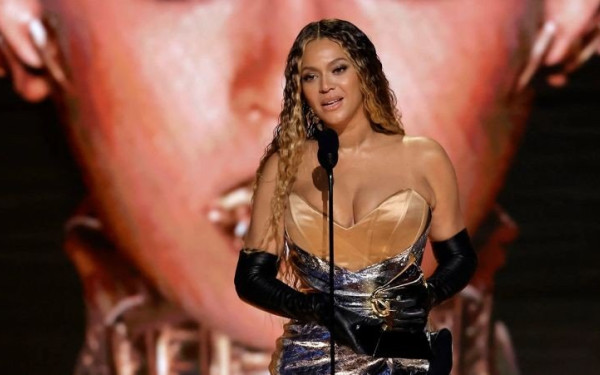 Grammys 2023: H Μπιγιονσέ κάθισε στο θρόνο της κι έγραψε ιστορία - Η λίστα με τους νικητές
