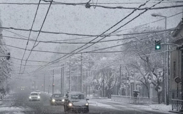 Κακοκαιρία «Μπάρμπαρα»: Σε επιφυλακή ο ΔΕΔΔΗΕ - Πρόσθετα συνεργεία σε Αττική και Εύβοια