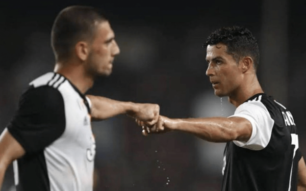 Σπουδαία πρωτοβουλία του Ντεμιράλ: Βγάζει σε δημοπρασία φανέλα του Ρονάλντο για την ενίσχυση των πληγέντων στην Τουρκία