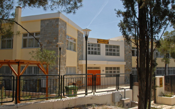 Θεσσαλονίκη: Μαρτυρίες για το μαχαίρωμα 17χρονου από εξωσχολικούς στην αυλή του σχολείου