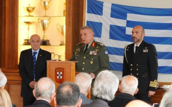 Στους βατραχανθρώπους ο αρχηγός ΓΓΕΘΑ στρατηγός Κωνσταντίνος Φλώρος